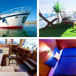 4* Botel Homeboat-bateau