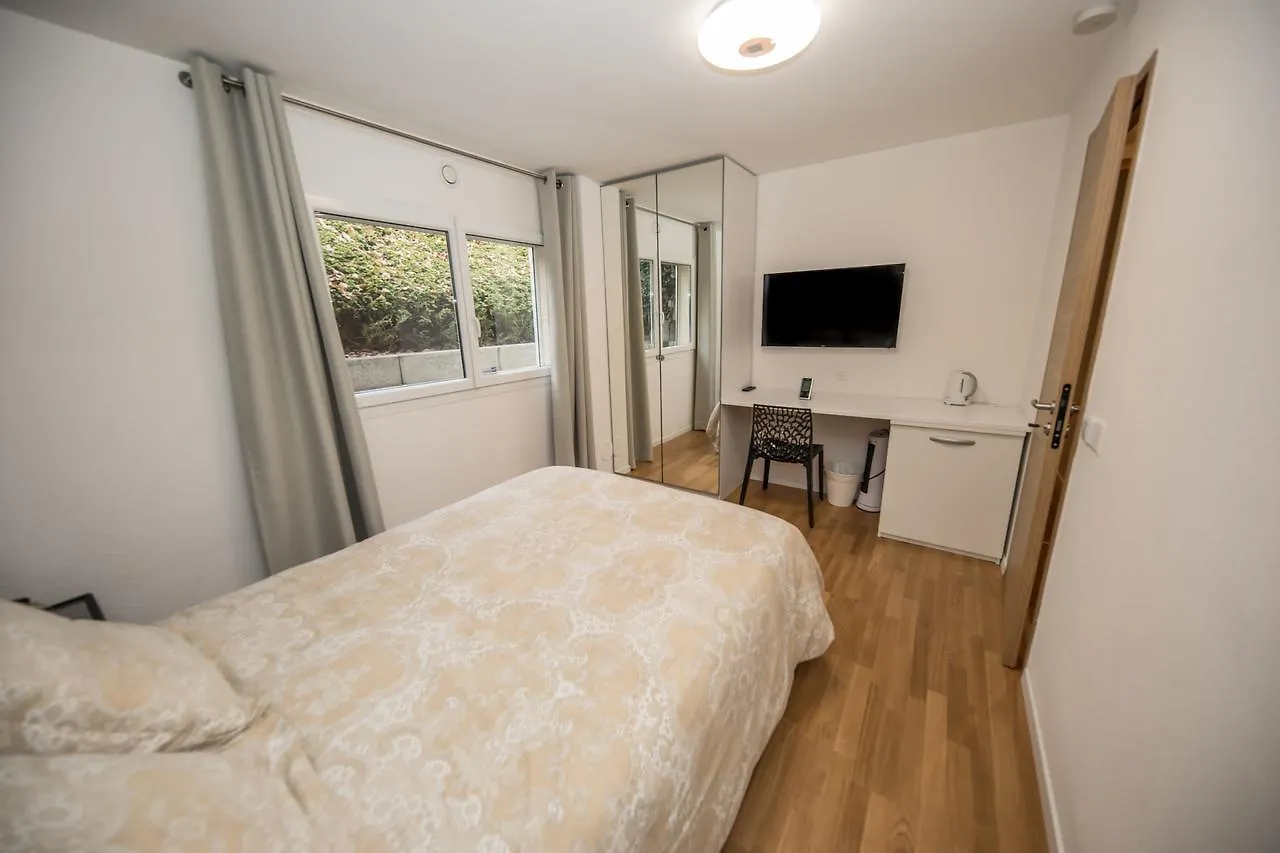 Point Cardinal Apartment Geneva Switzerland